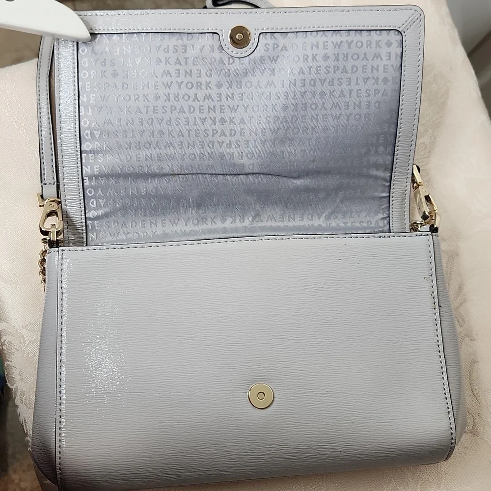Kate Spade ♠️ carson gray patent leather with gold chain crossbody
